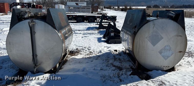 image for item DU6988 (2) Betts Industries Tiona tanks