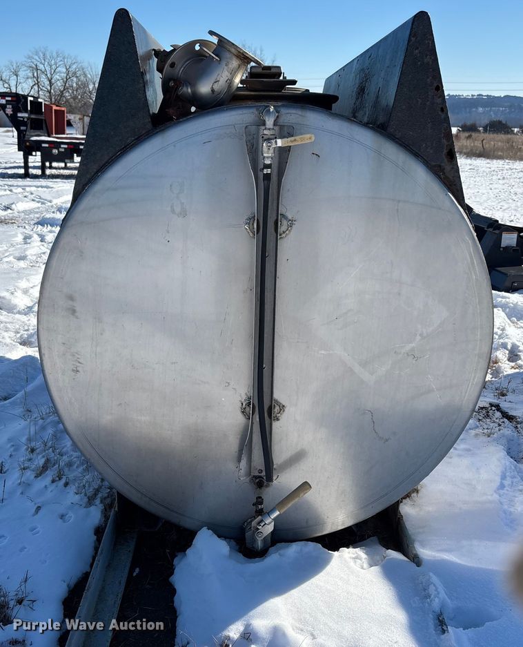 image for item DU6988 (2) Betts Industries Tiona tanks