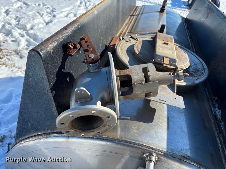 image for item DU6988 (2) Betts Industries Tiona tanks