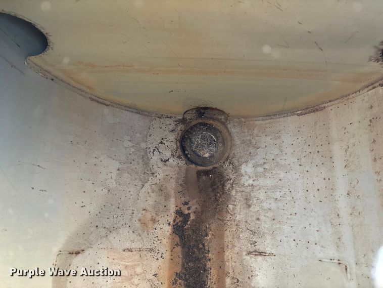 image for item DU6988 (2) Betts Industries Tiona tanks