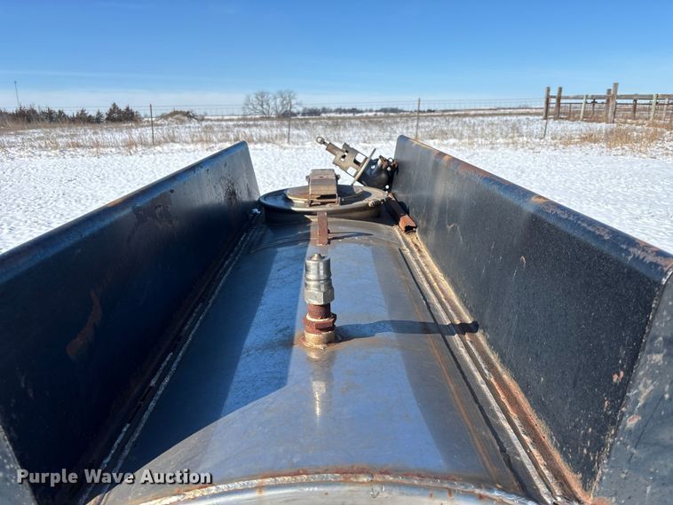 image for item DU6988 (2) Betts Industries Tiona tanks