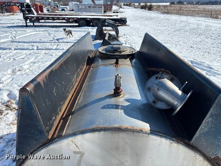 image for item DU6988 (2) Betts Industries Tiona tanks