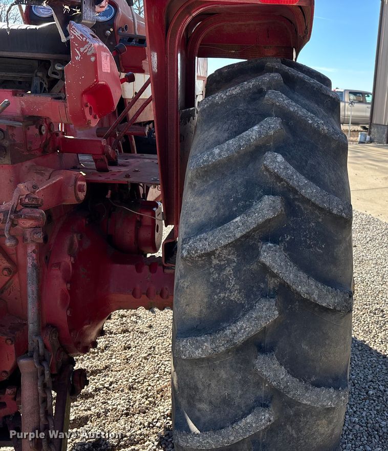 image for item DW7391 International Harvester 966 Farmall tractor