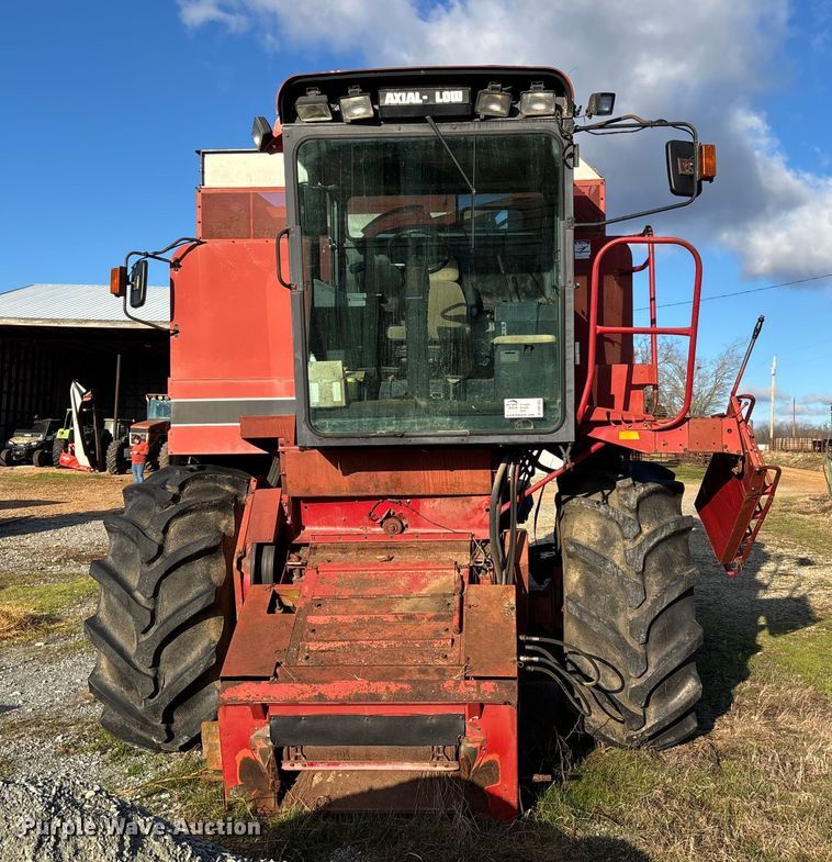 image for item DW7403 1989 Case IH 1660 RWA combine