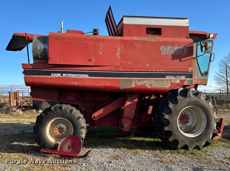 image for item DW7403 1989 Case IH 1660 RWA combine