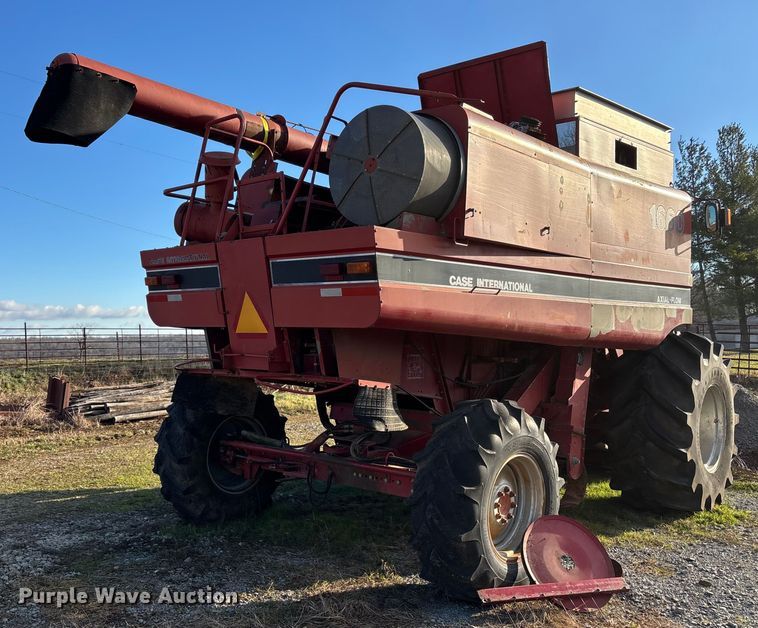 image for item DW7403 1989 Case IH 1660 RWA combine