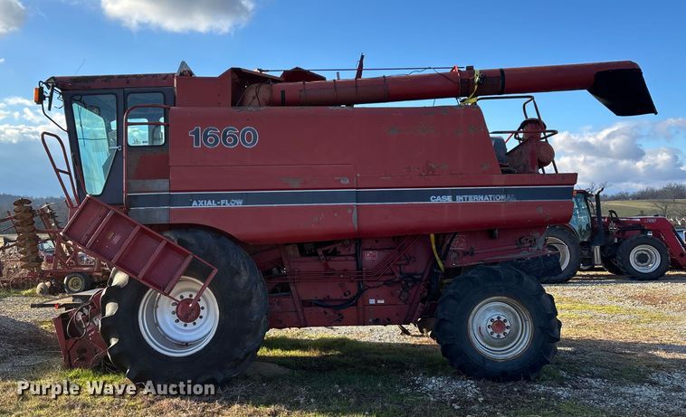 image for item DW7403 1989 Case IH 1660 RWA combine