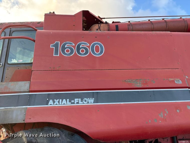 image for item DW7403 1989 Case IH 1660 RWA combine