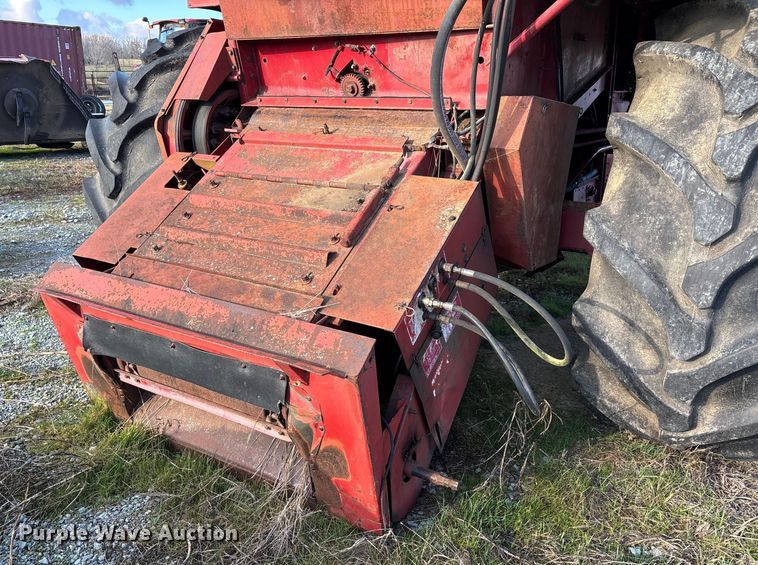 image for item DW7403 1989 Case IH 1660 RWA combine