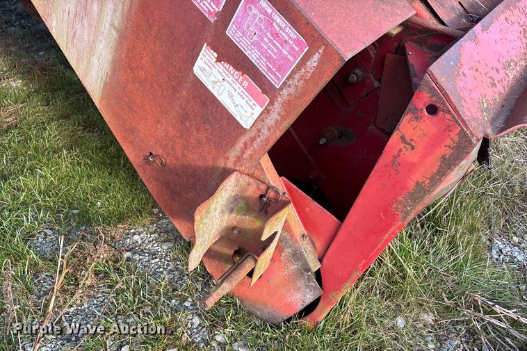 image for item DW7403 1989 Case IH 1660 RWA combine