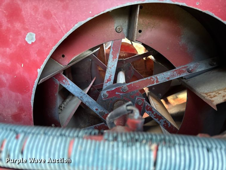 image for item DW7403 1989 Case IH 1660 RWA combine