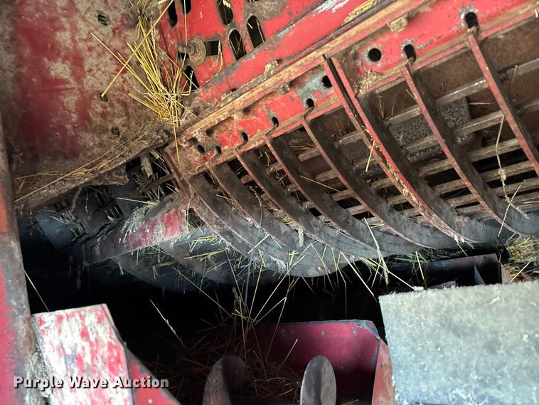 image for item DW7403 1989 Case IH 1660 RWA combine