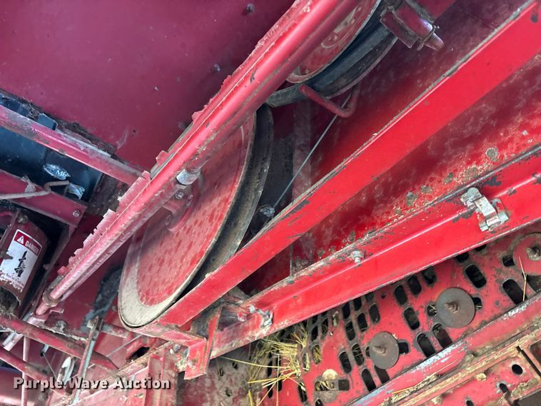 image for item DW7403 1989 Case IH 1660 RWA combine