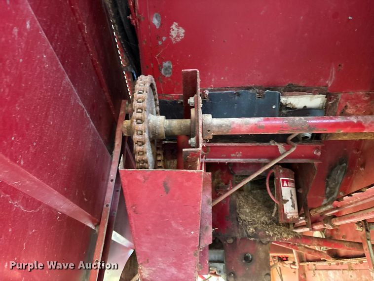 image for item DW7403 1989 Case IH 1660 RWA combine