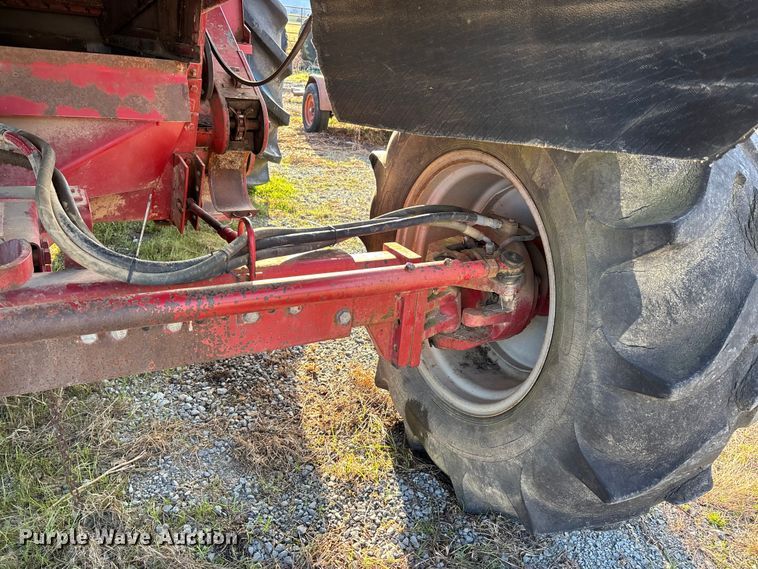 image for item DW7403 1989 Case IH 1660 RWA combine