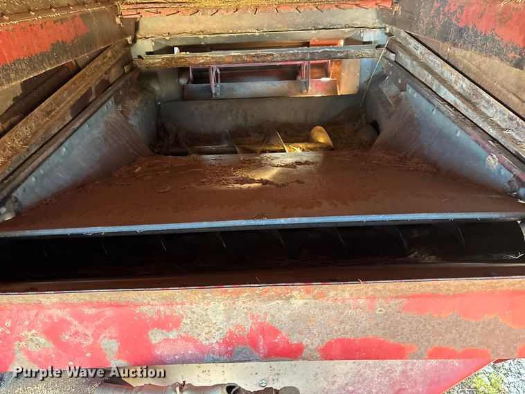 image for item DW7403 1989 Case IH 1660 RWA combine