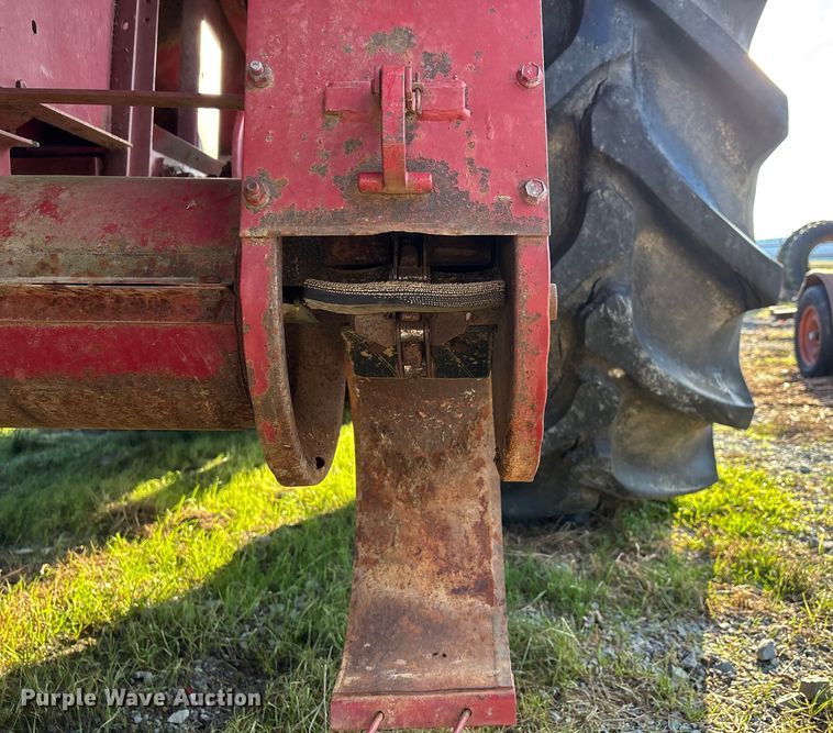 image for item DW7403 1989 Case IH 1660 RWA combine