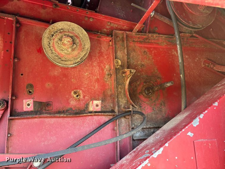 image for item DW7403 1989 Case IH 1660 RWA combine