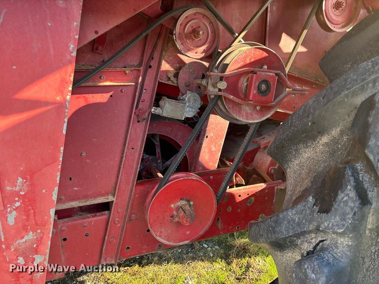 image for item DW7403 1989 Case IH 1660 RWA combine