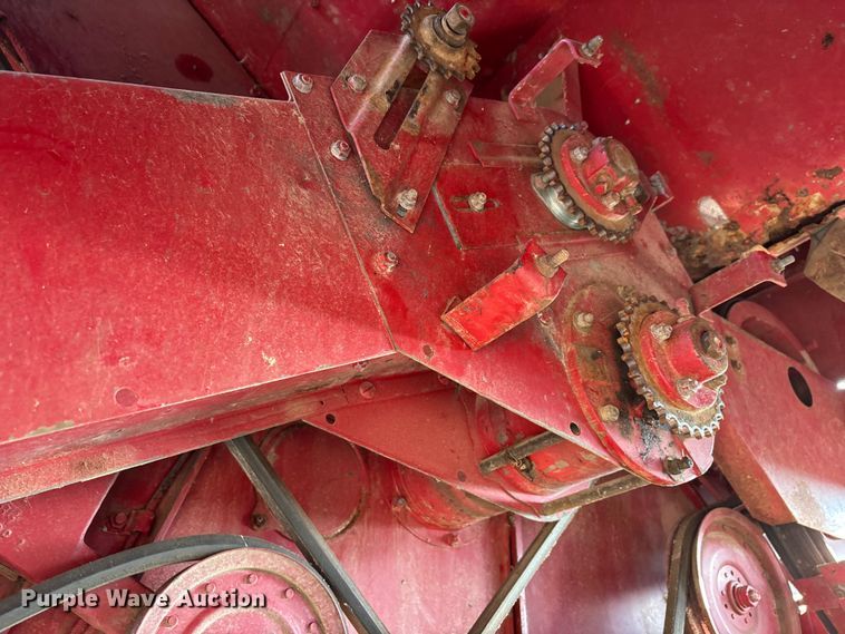 image for item DW7403 1989 Case IH 1660 RWA combine