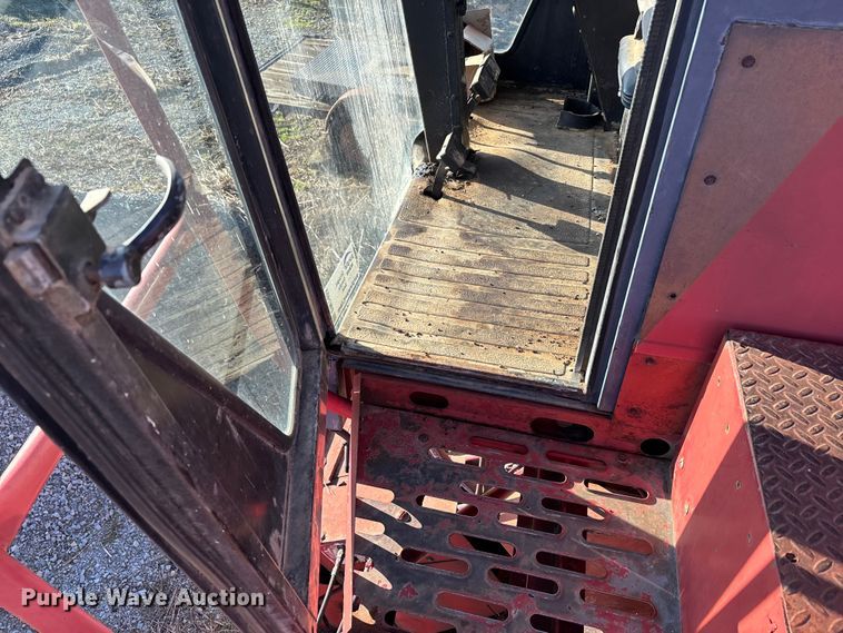 image for item DW7403 1989 Case IH 1660 RWA combine