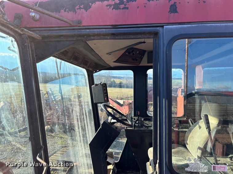 image for item DW7403 1989 Case IH 1660 RWA combine