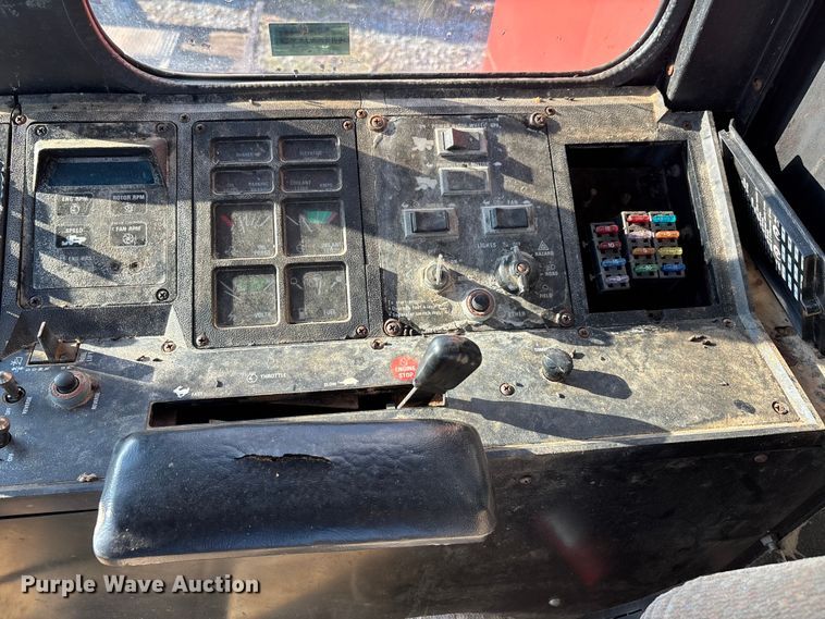 image for item DW7403 1989 Case IH 1660 RWA combine