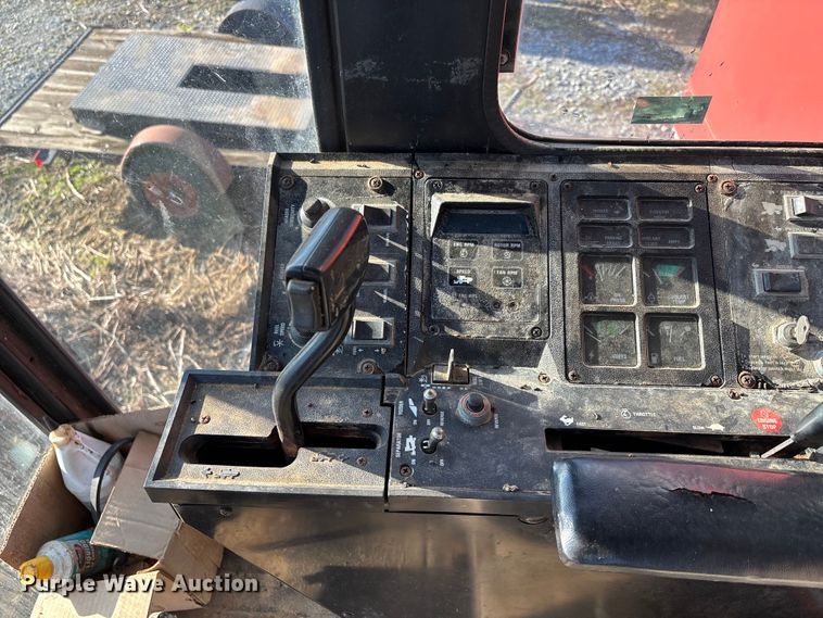 image for item DW7403 1989 Case IH 1660 RWA combine