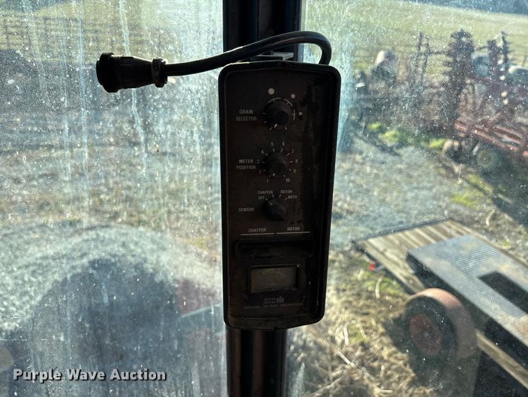 image for item DW7403 1989 Case IH 1660 RWA combine