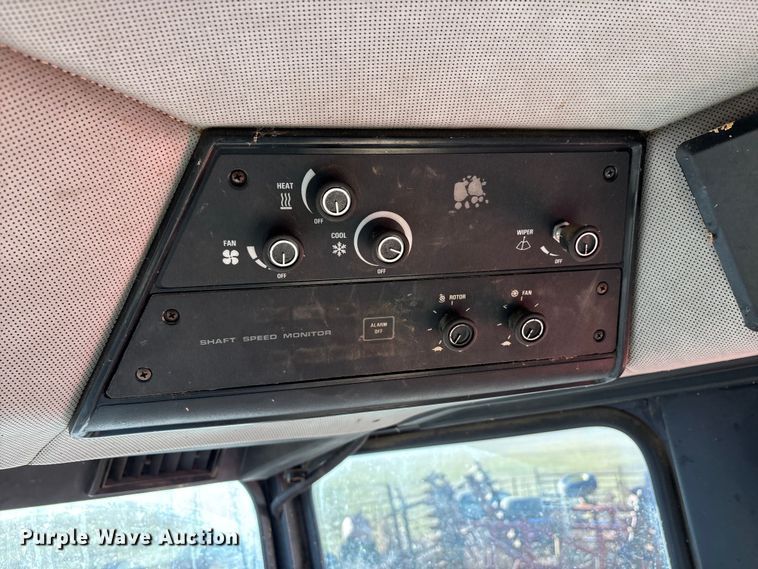 image for item DW7403 1989 Case IH 1660 RWA combine