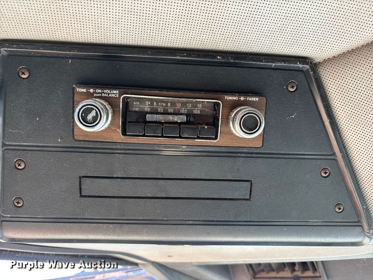 image for item DW7403 1989 Case IH 1660 RWA combine