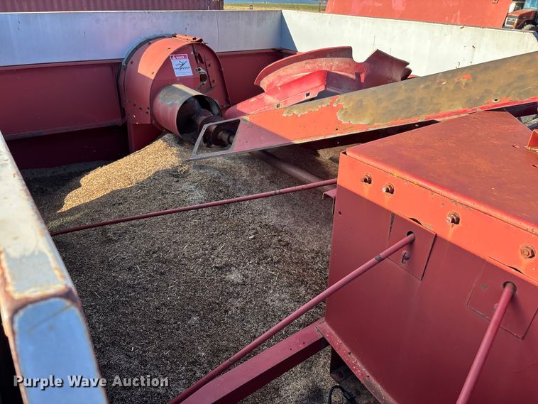 image for item DW7403 1989 Case IH 1660 RWA combine