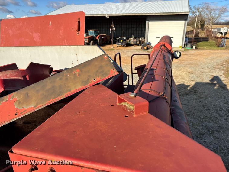 image for item DW7403 1989 Case IH 1660 RWA combine