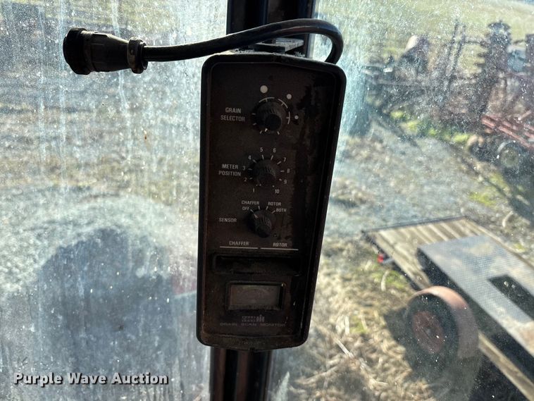 image for item DW7403 1989 Case IH 1660 RWA combine