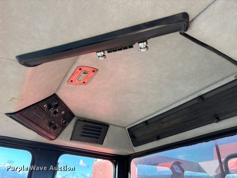 image for item DW7403 1989 Case IH 1660 RWA combine