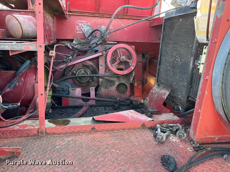 image for item DW7403 1989 Case IH 1660 RWA combine