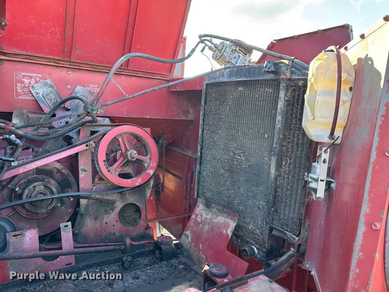 image for item DW7403 1989 Case IH 1660 RWA combine