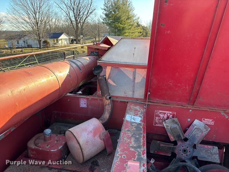 image for item DW7403 1989 Case IH 1660 RWA combine