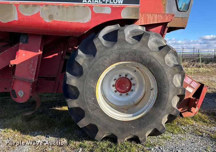 image for item DW7403 1989 Case IH 1660 RWA combine