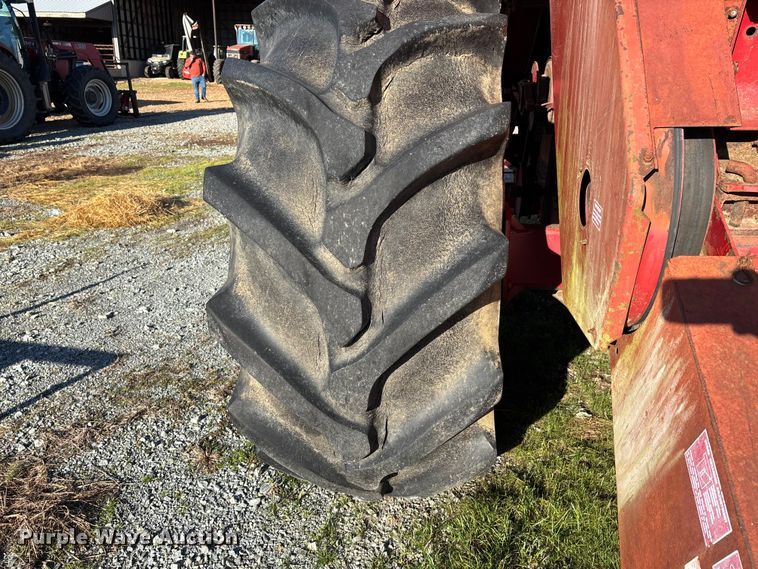 image for item DW7403 1989 Case IH 1660 RWA combine