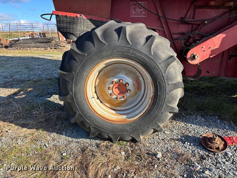 image for item DW7403 1989 Case IH 1660 RWA combine