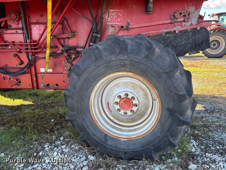 image for item DW7403 1989 Case IH 1660 RWA combine