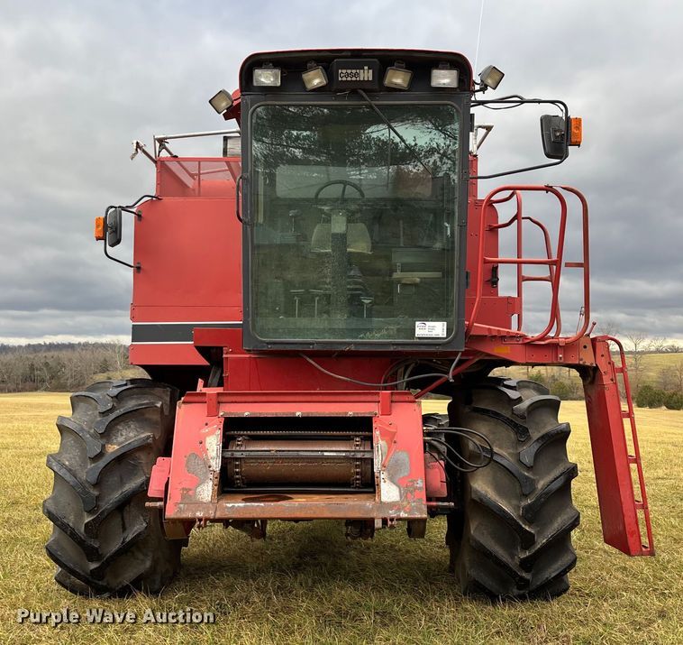 image for item DW7404 1986 Case IH 1660 RWA combine