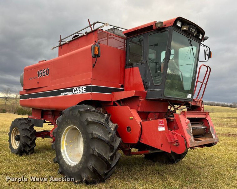 image for item DW7404 1986 Case IH 1660 RWA combine