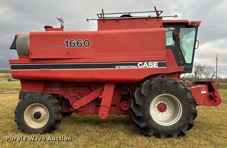image for item DW7404 1986 Case IH 1660 RWA combine