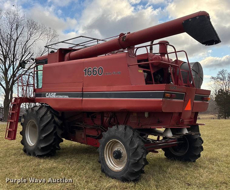 image for item DW7404 1986 Case IH 1660 RWA combine