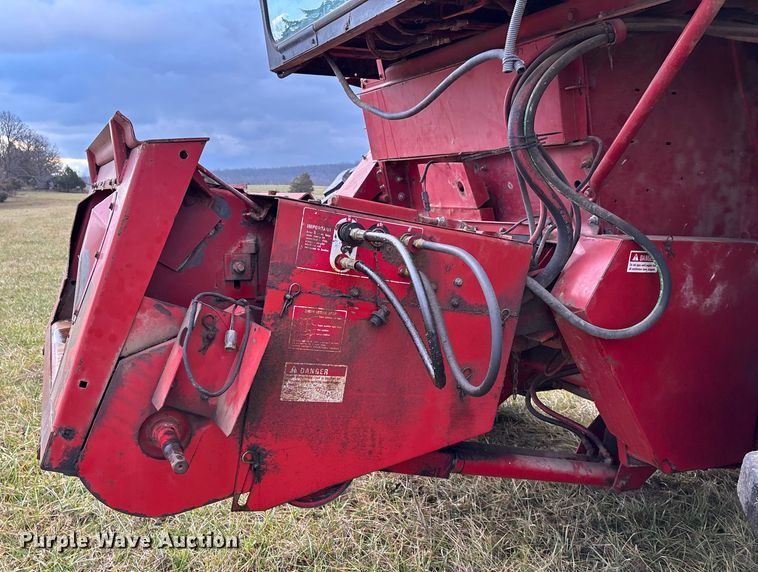 image for item DW7404 1986 Case IH 1660 RWA combine