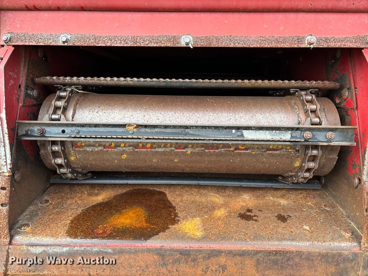 image for item DW7404 1986 Case IH 1660 RWA combine