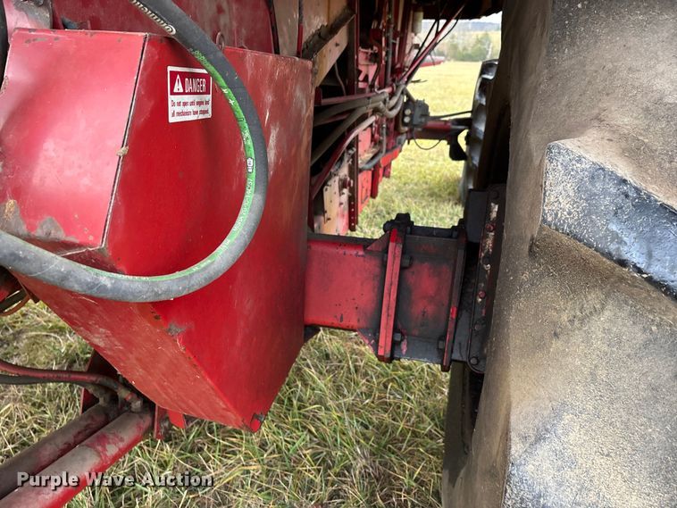 image for item DW7404 1986 Case IH 1660 RWA combine