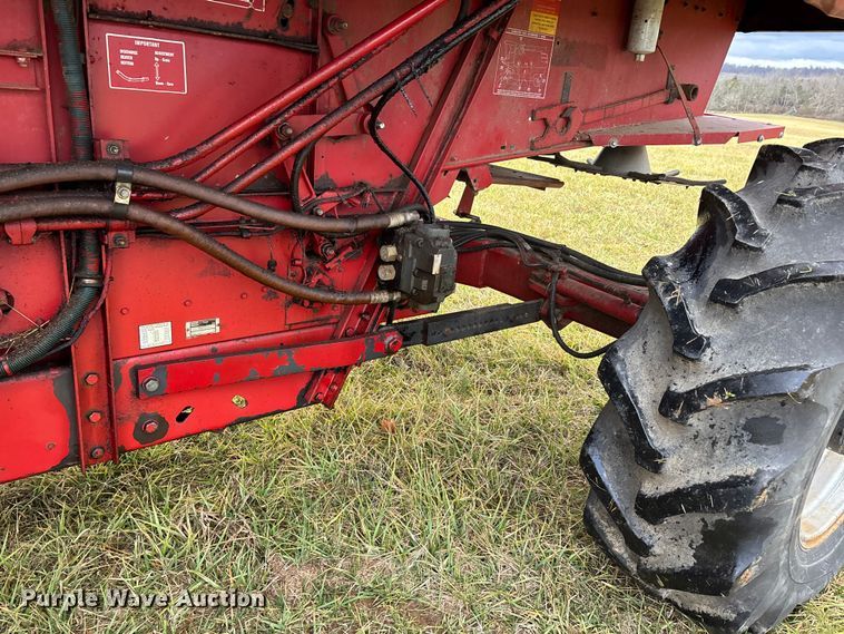 image for item DW7404 1986 Case IH 1660 RWA combine